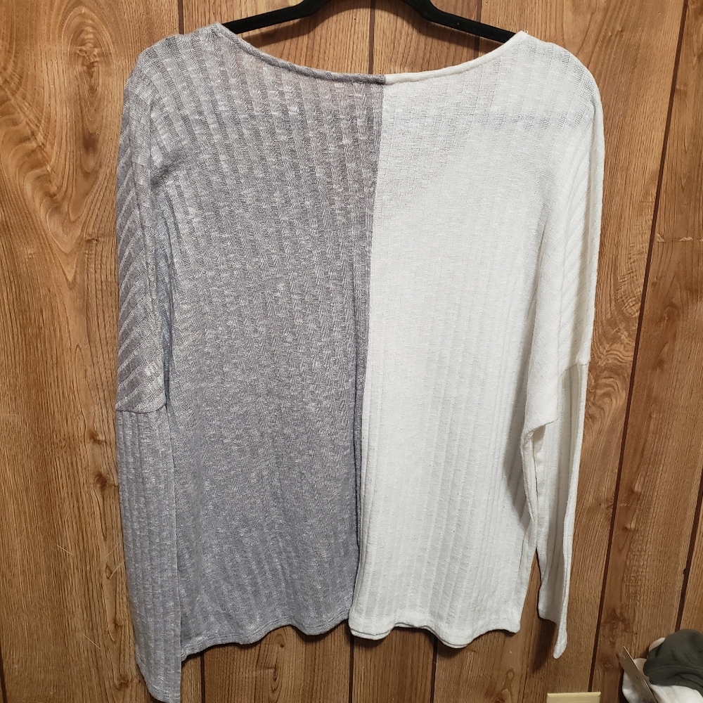Haptics by Holly Harper White/ Gray Rib Knit Sweater V-neck Size Medium - Picture 2 of 4